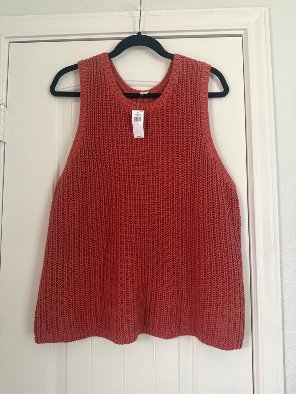 Old Navy Chunky Knit Sleeveless Tank in Brick Red